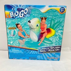 H2O Go Flash N Splash Seal 62”x45" Pool Float